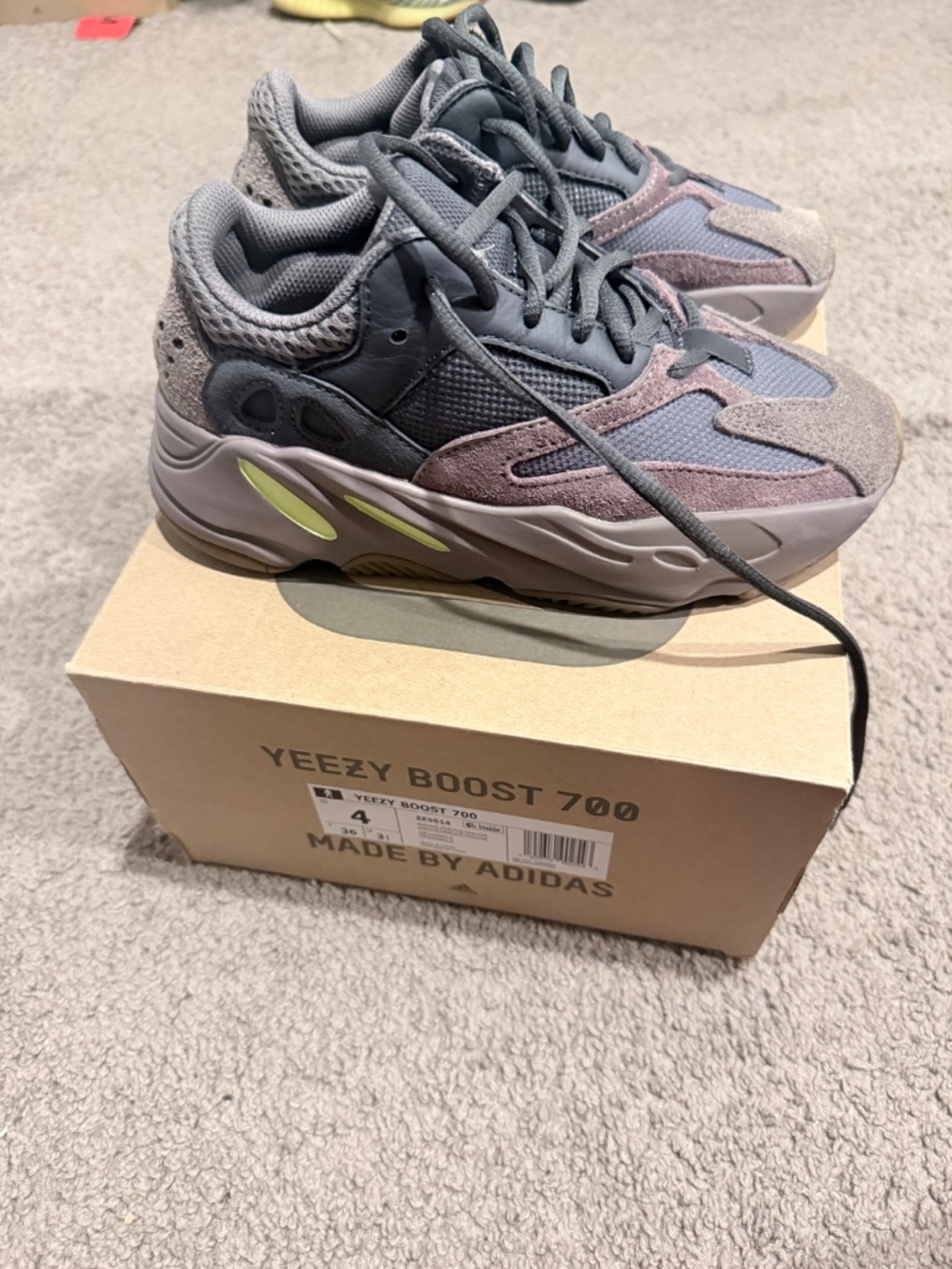 Yeezy - Picture 2 of 4